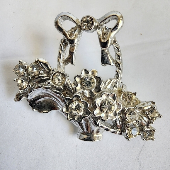 Vintage Rhinestone Flower Basket Brooch Silver Tone Easter Spring Pin 60s - Picture 3 of 6